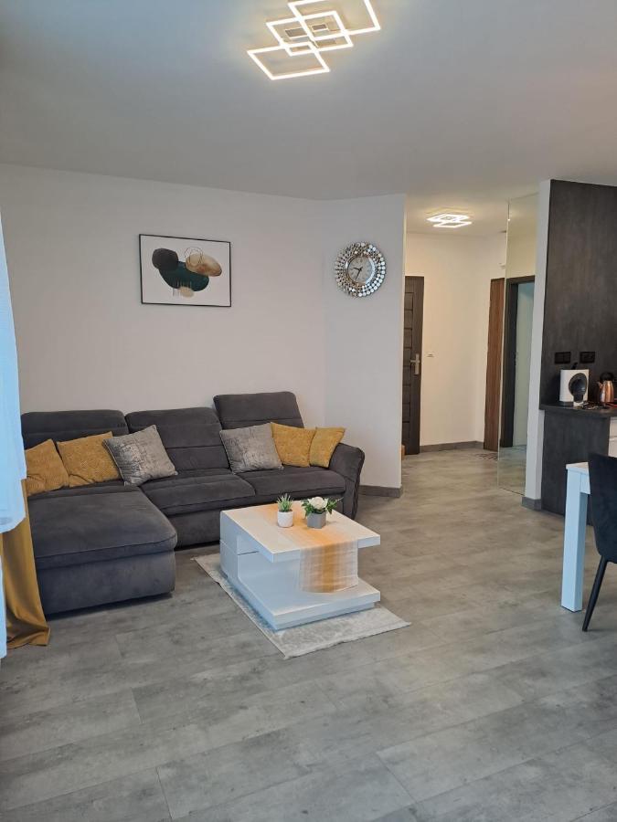 Apartament Sloneczny Daire Jelenia Gora Dış mekan fotoğraf